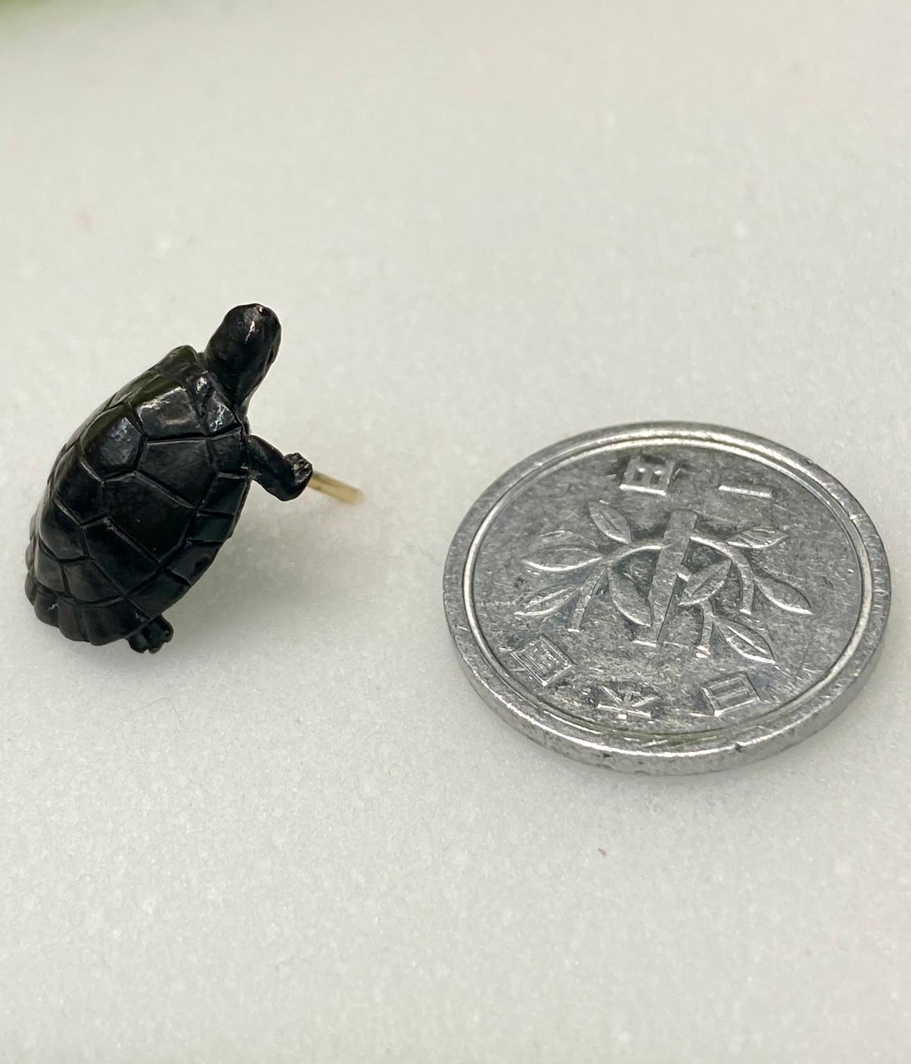 亀さんブローチピン　燻し仕様 | 2枚目